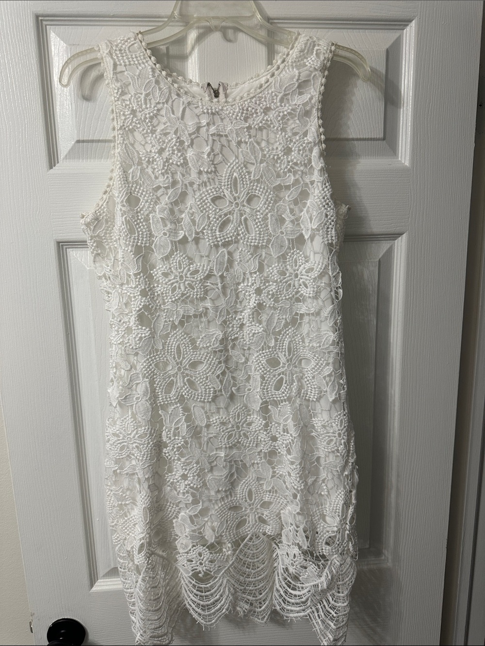 Love Riche White Floral Lace Sleeveless Dress